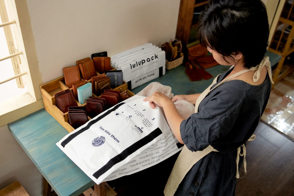 Packaging by a lulupack team member